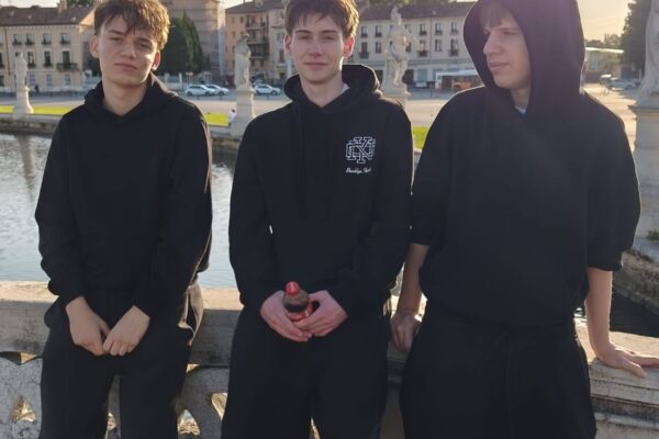 684153282_1617799383686973_4993486406557833667_n