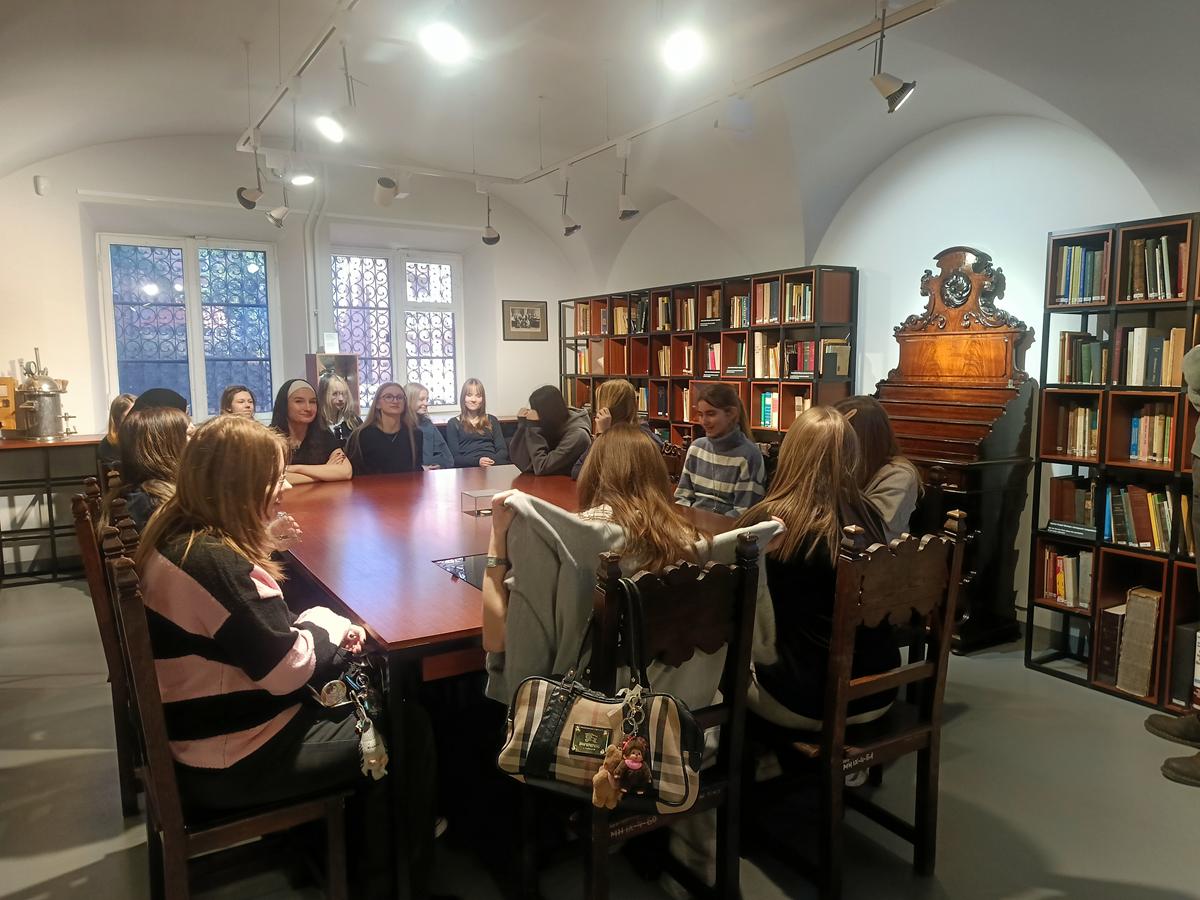 Klasa 2e i 3f w Muzeum Farmacji i Muzeum Warszawy