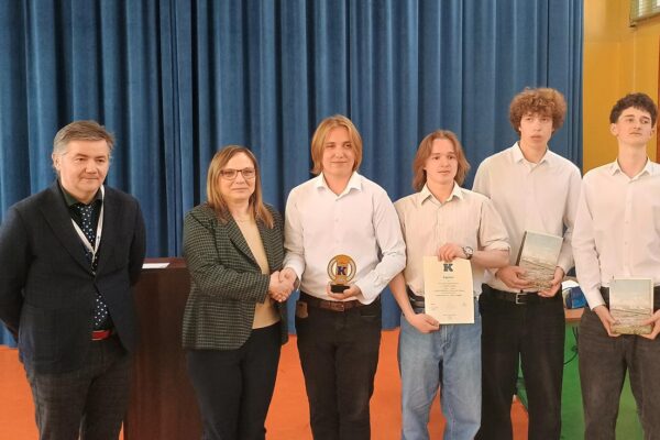 Pani Dyrektor i zwycięska drużyna