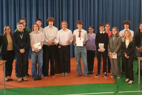 Zdjęcie grupowe p. Dyrektor, Marszałek, Ekspert, uczestnicy i opiekunowie